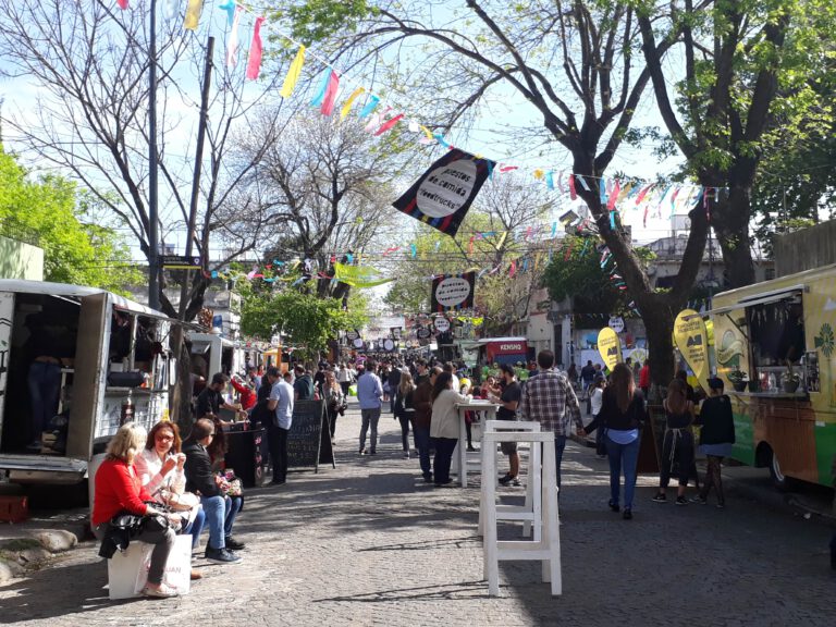 A food festival in Buenos Aires bringing locals and tourists together.